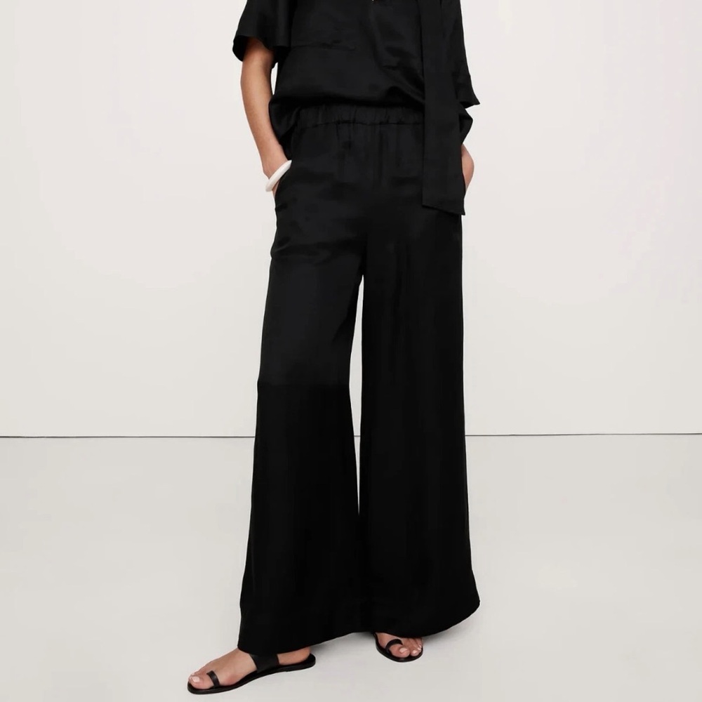 NEW Banana Republic. High-Rise Wide-Leg Viscose-Linen Pull-On Pant. Size Small.